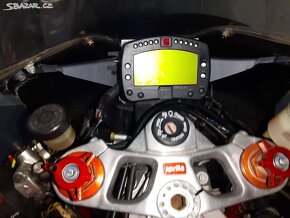 Aprillia RSV-1000 R - 8