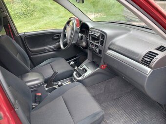 Suzuki Grand Vitara 2.0, benzín 4x4 - 8
