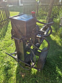 Štípačka na dřevo - 8