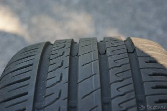 4ks hezkych Y alu kol original Ford 18 letni pneu - 8