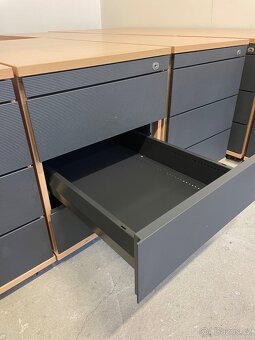 Kancelářské skříně a stoly KN - 8