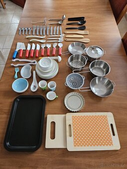Dětská kuchyňka s doplňky – kompletní set na hraní - 8
