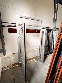 DVOJE VELIKÉ VCHODOVÉ HLINÍKOVÉ DVEŘE 150x260-PLZEŇ - 8