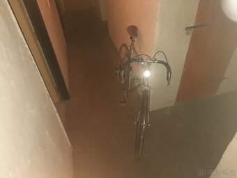 Prodám zánovní kolo favorit top stav - 8