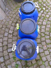 Sudy na vodu plast. 200 Ltr. 450Kč. Obsah 200Ltr. Plzeň. - 8
