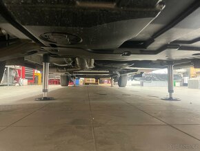 Hydraulické samonivelační stabilizační nohy pro obytný vůz - 8