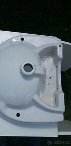 Koupelnova skříň s umyvadlem - 8