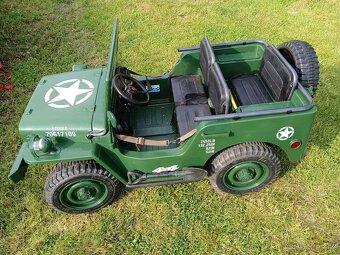 Dětské elektrické auto Jeep 4x4 pro tři děti - 8