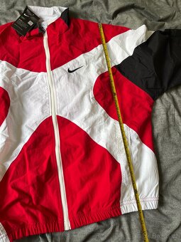 Červená větrovka Nike Windbreaker - 8