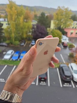 Apple iPhone 8 64GB Gold - baterie 85% - 8