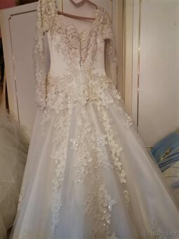 svatebni šaty s vlečkou - 8