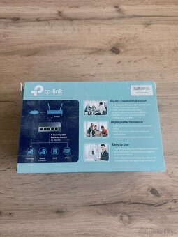 MikroTik RB2011UiAS-2HnD-IN + Tp-link TLCG 105 - 8