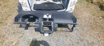 Prodám zbytek dílů na vozidlo VW Touran - 8