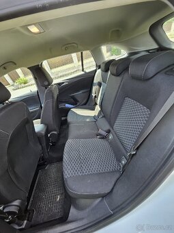 Opel Astra Sports Tourer - 8
