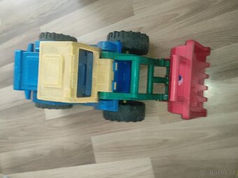 Traktor na pískoviště - 8