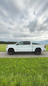 Dodge RAM 1500 - 8