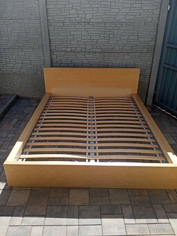 Prodám manželskou postel 160cm x 200cm - 8