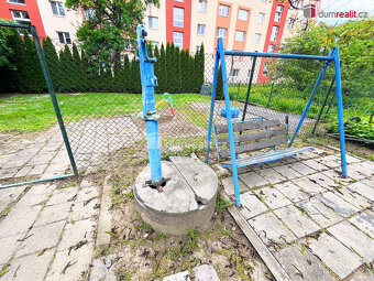 Prodej tří garáží a stavebního pozemku o výměře 857 m² v Uhe - 8