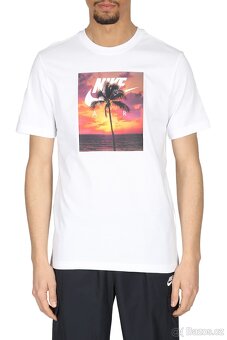 Koupím tričko Nike air graphic tee - 8