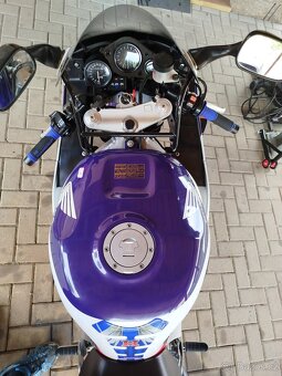 Honda CBR 900rr sc28 rv 93 - 8
