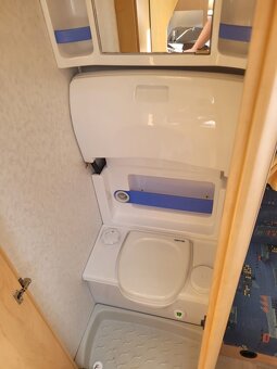 Obytný přívěs-karavan Hobby 400 deluxe Easy s pojezdem. - 8