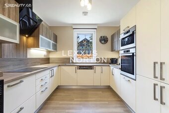 Bungalov, 5+kk, Zahrada, bazén, terasa, pergola, FTV - 8