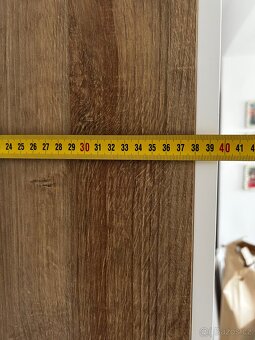 Skříň se sklem - 8