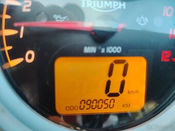Triumph Tiger 1050 - 8