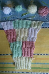 RUČNĚ PLETENÝ, NOVÝ, HEBKÝ, PATCHWORK SVETŘÍK: S-M nenošený - 8