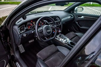 Audi RS4 Avant, V8 - 8