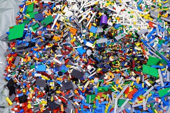 Lego 24,6 kg + návody - 8