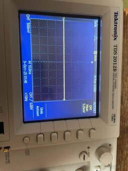 Tektronix TDS 2012B osciloskop - 8