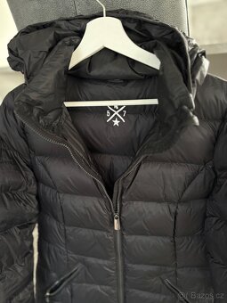 Černá péřová bunda prošívaná - 8