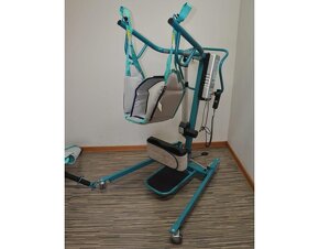 Elektrický zvedák pacientů AKS v TOP STAVU - 8
