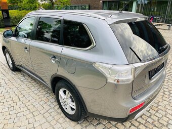 Mitsubishi Outlander 2.2Di-D 4x4 AUTOMAT SENZORY SERVISKA - 8