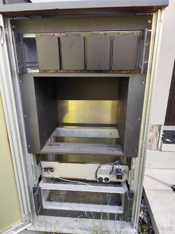 Skříň Tesla rack - 8