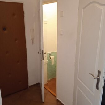 Prodám cihlový byt 2+1 s balkonem v centu Zlína a garáží. - 8