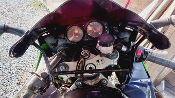 KAWASAKI ZX9R - 8