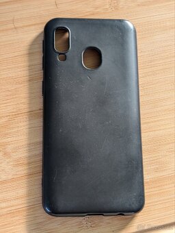 Samsung Galaxy A40 64GB + 256GB s krytem - 8