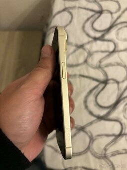 Prodám iPhone 15 - 8