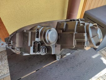 VW Golf V - pravý přední světlomet originál - 8