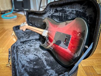 Squier Standard Stratocaster + hard case - 8