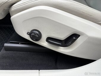 Volvo XC60 B4 140kW Inscription 4x4 AUT. Int. dětské sedačky - 8