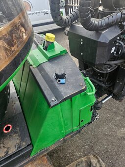 Vyvážečka John Deere 1510e - 8