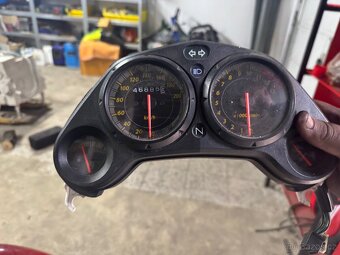 Honda cbr125r 2005 - 8