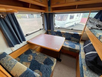 Karavan LMC 495 K - markýza, předstan, držák kol, palandy - 8