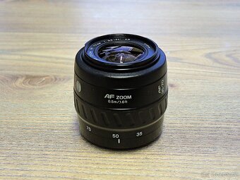 Analog Minolta Dynax 300si + Minolta 35-70 mm F 3,5-4,5 - 8