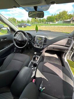 Hyundai i30 1.6 92 kW r.v. 2009 - 8