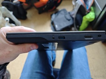 Podnikatelský 14" notebook Fujitsu E5412a s Ryzen - 8