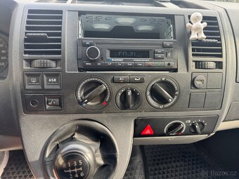 Prodám T5 transporter, 2.5 tdi 96kw 1 majitel nová STK-SPZ - 8